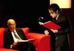 José Saramago y Gael García Bernal en el teatro Diana durante la FIL 2006.